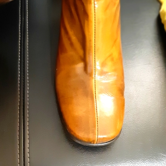 Liz Claiborne size 7 above ankle distressed boot - Picture 6 of 9